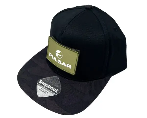 Pulsar Cap Schwarz Camo seitlich